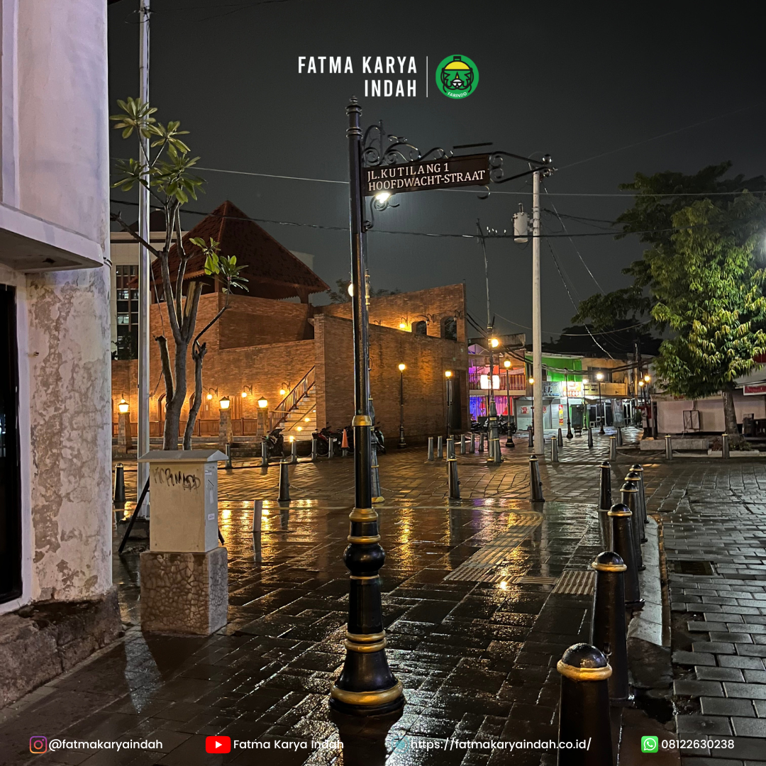 Tiang Penunjuk Arah Jalan Antik Kota Lama Semarang